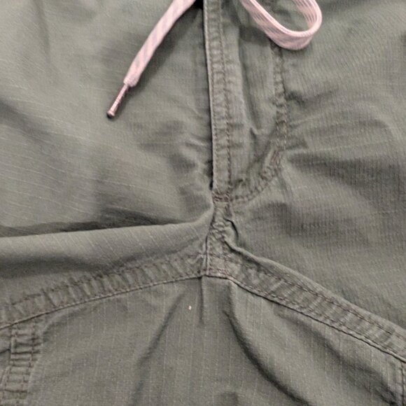 Vuori Ripstop Pants in Army - Picture 9 of 14